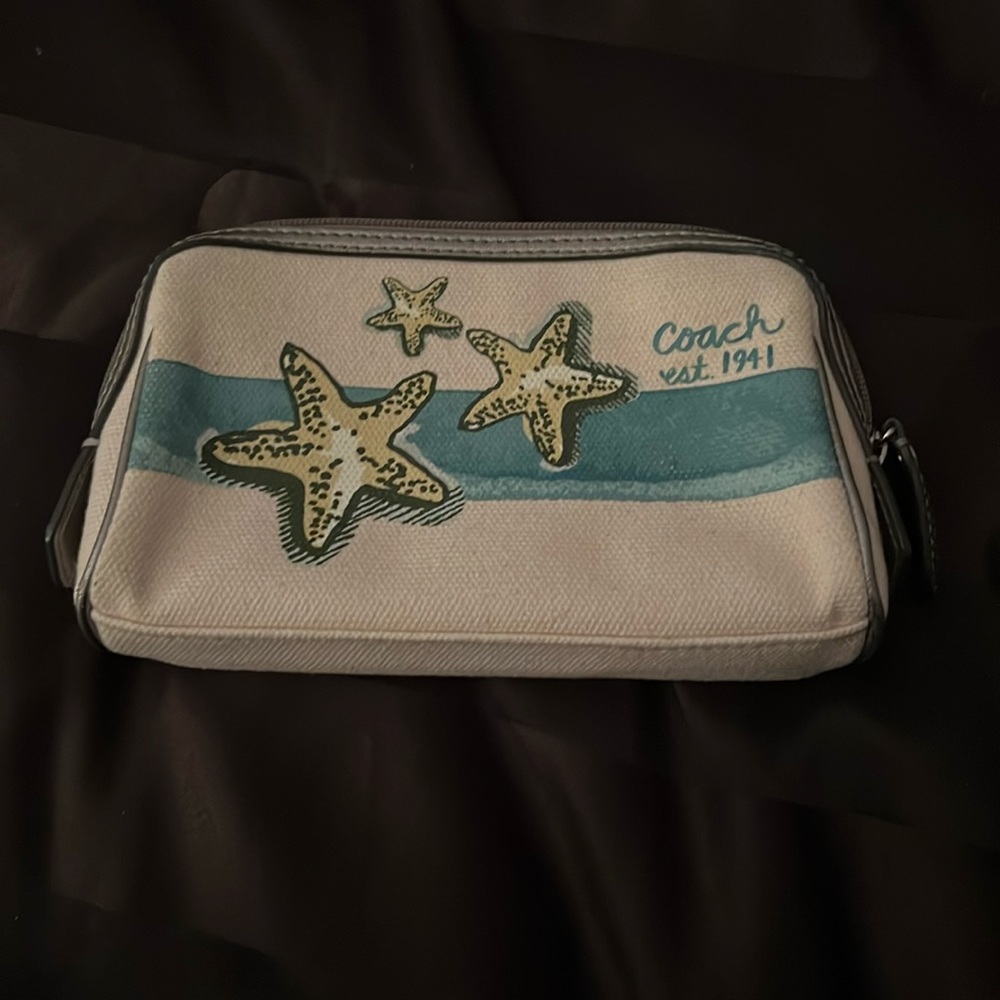 Smaller vintage coach est. 1941 clutch 👛  great condition/ zipper works